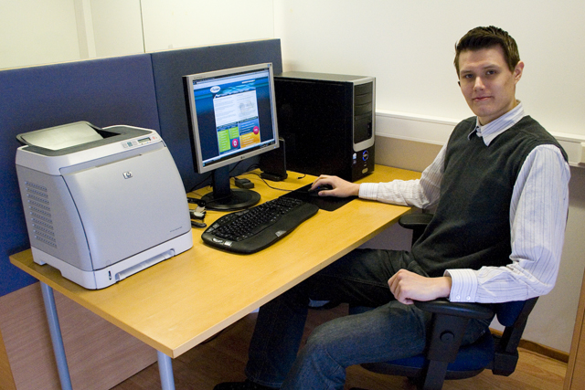 Jani Hirvonen toimistolla vuonna 2010